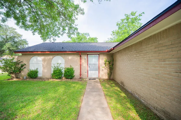 $1,800 | 7603 Wovenwood Lane, Houston, TX 77041