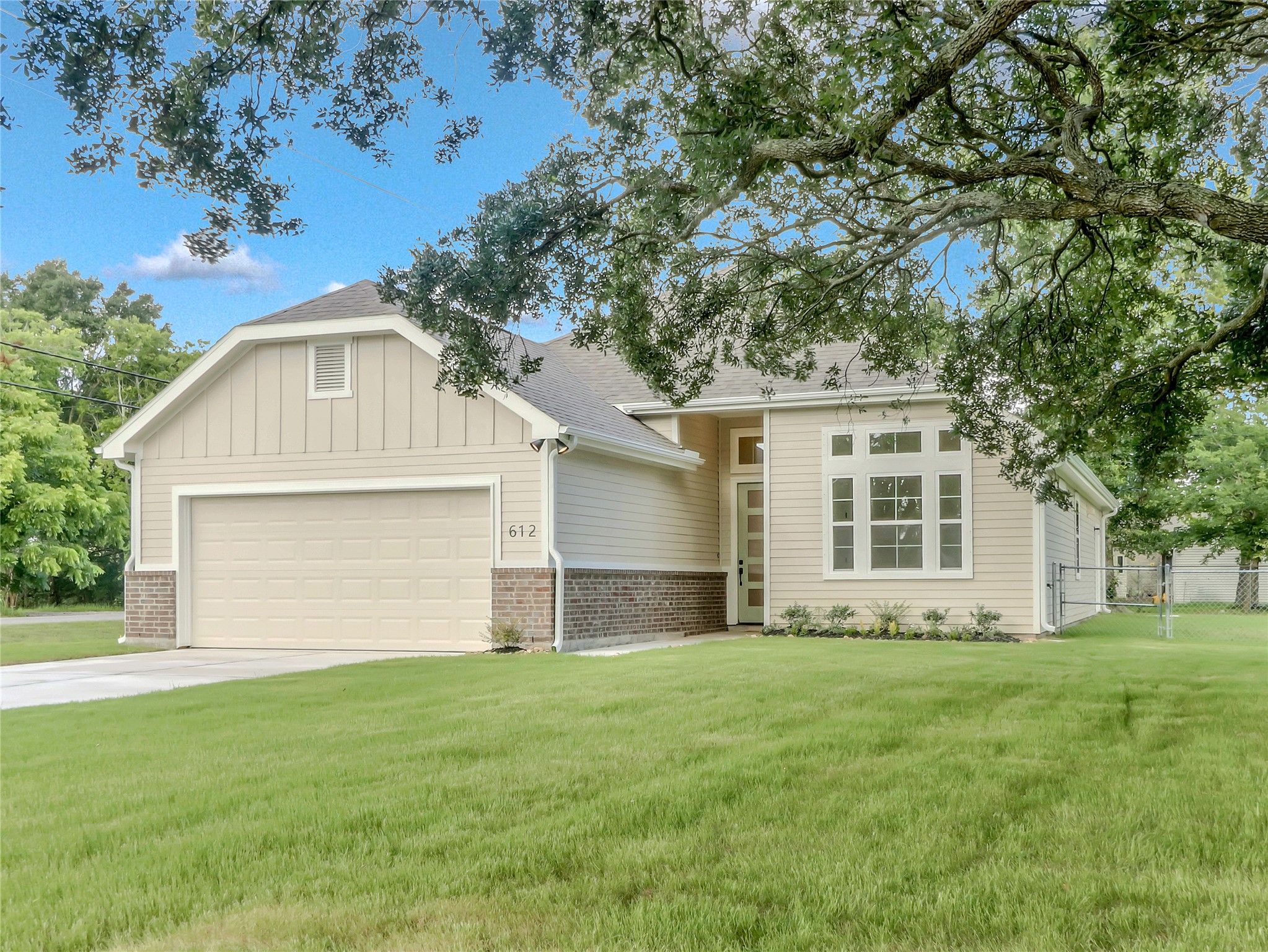 612 Evans Street Angleton, TX 77515 - Photo 1 of 33