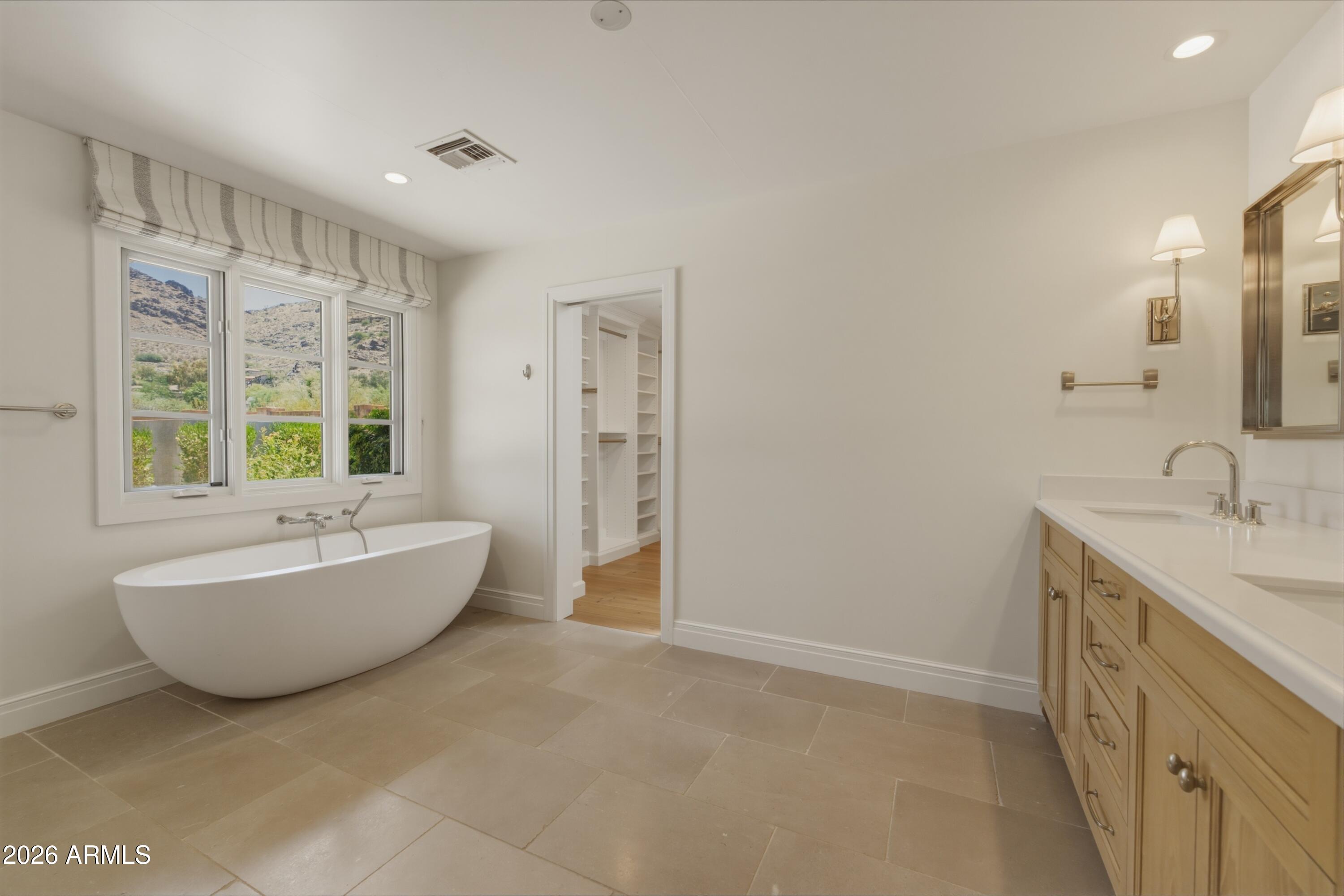 5136 East Roadrunner Road Paradise Valley, AZ 85253 - Photo 9 of 27 5136_E_Roadrunner_Rd_034