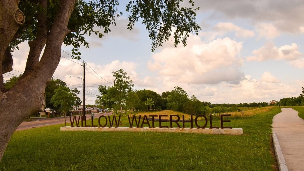 11550 Chimney Rock Road, Unit 324 Houston, TX 77035 - Photo 22 of 24 Willow WaterHole is a short walk away