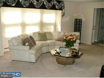 490 Hillendale Road Media, PA 19063 - Photo 6 of 12 Living Room