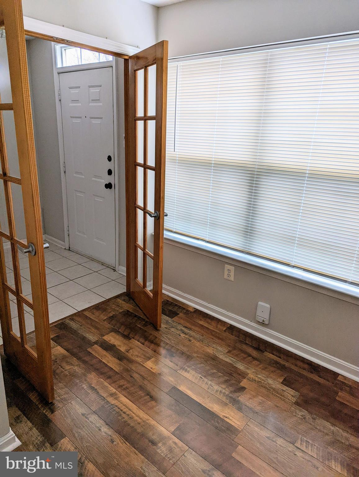 21765 Ascot Court Ashburn, VA 20147 - Photo 3 of 32 a view of an empty room and window