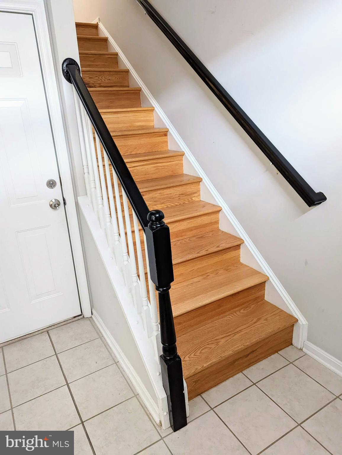 21765 Ascot Court Ashburn, VA 20147 - Photo 6 of 32 a view of entryway