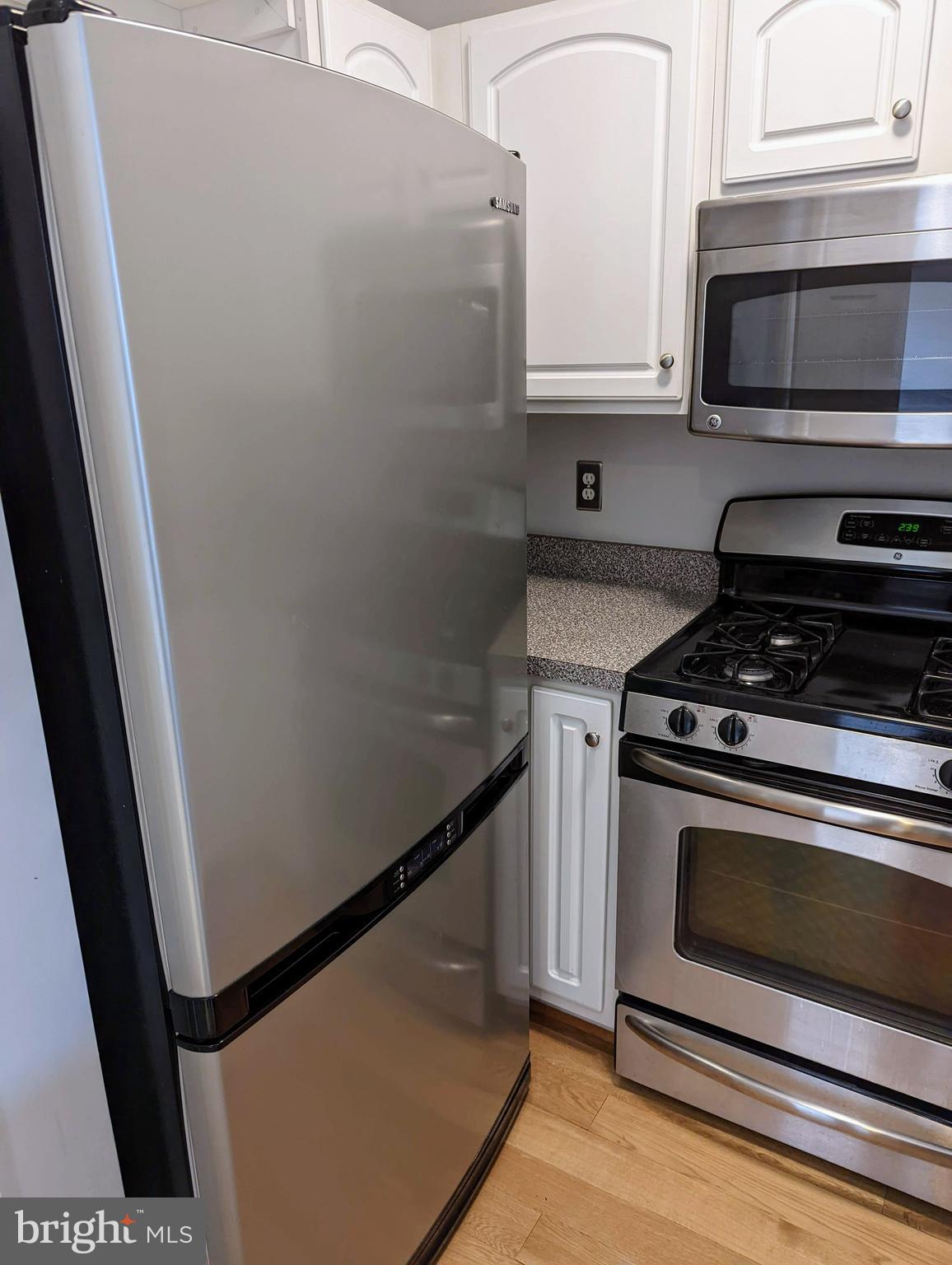 21765 Ascot Court Ashburn, VA 20147 - Photo 10 of 32 a kitchen with granite countertop a stove microwave and sink