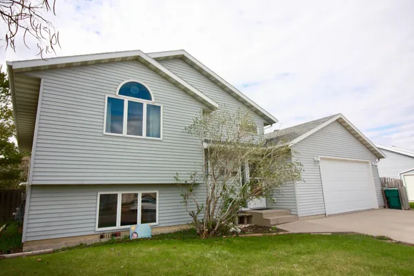 $299,900 | 301 15th Street North, Breckenridge, MN 56520