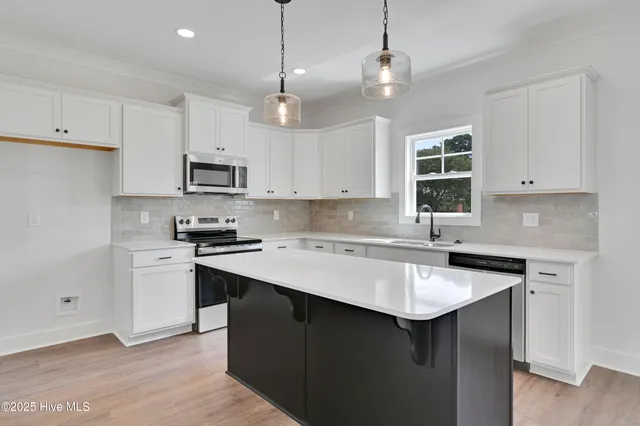 $325,000 | 3223 Meadow Drive, Farmville, NC 27828