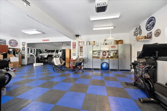 a view of a house with backyard porch and garden