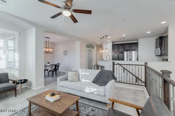 $2,100 | 4763 East Red Oak Lane, Unit 101, Gilbert, AZ 85297