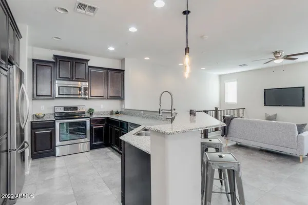 $2,100 | 4763 East Red Oak Lane, Unit 101, Gilbert, AZ 85297