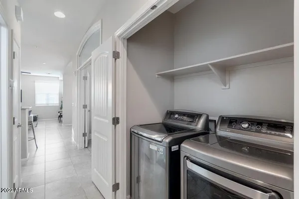 $2,100 | 4763 East Red Oak Lane, Unit 101, Gilbert, AZ 85297