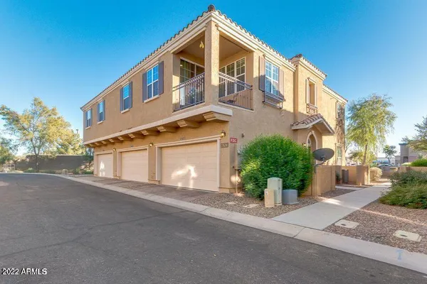 $2,100 | 4763 East Red Oak Lane, Unit 101, Gilbert, AZ 85297