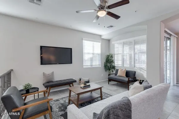 $2,100 | 4763 East Red Oak Lane, Unit 101, Gilbert, AZ 85297