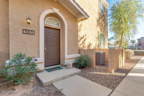 $2,100 | 4763 East Red Oak Lane, Unit 101, Gilbert, AZ 85297