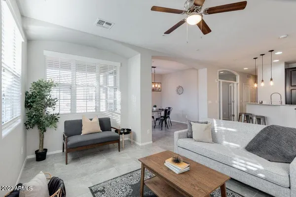 $2,100 | 4763 East Red Oak Lane, Unit 101, Gilbert, AZ 85297