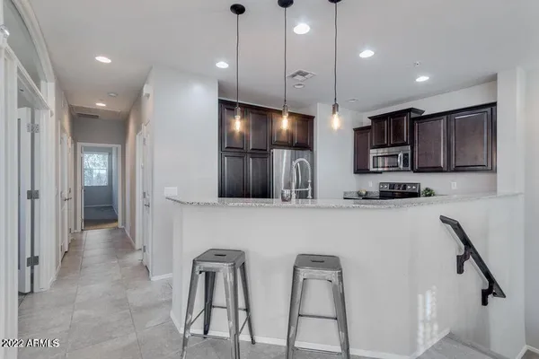 $2,100 | 4763 East Red Oak Lane, Unit 101, Gilbert, AZ 85297