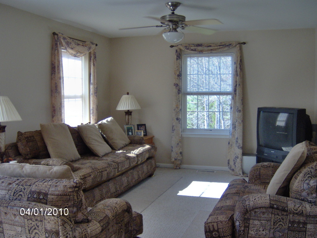 60 Summerfield Road Hardy, VA 24101 - Photo 9 of 18 Family Room