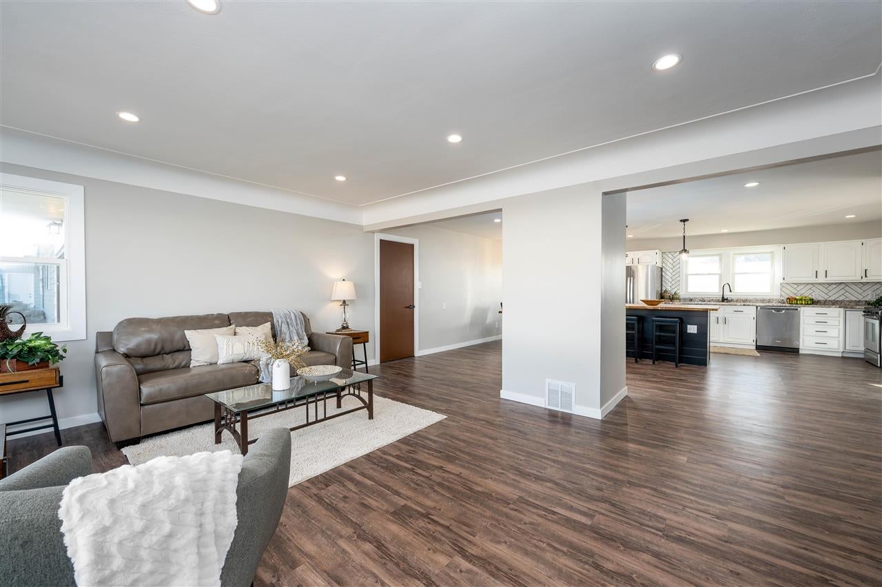 3821 Clark Road Southeast Cedar Rapids, IA 52403 - Photo 12 of 37 Gallery Image 12