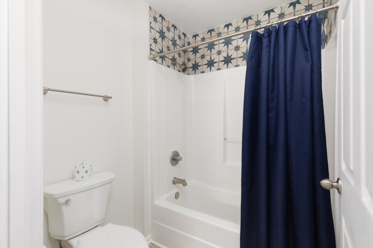 200 Sandestin Lane, Unit 616 Miramar Beach, FL 32550 - Photo 22 of 30 a bathroom with a toilet a sink and bathtub