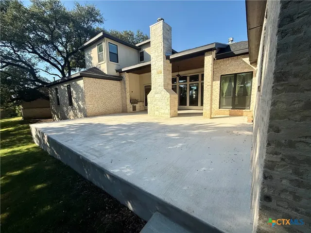 a view of an entrance of the house