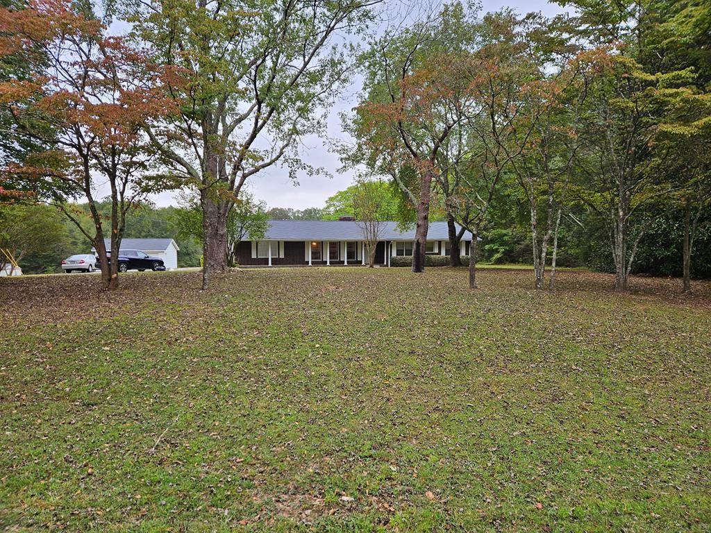 a view of a house with a yard