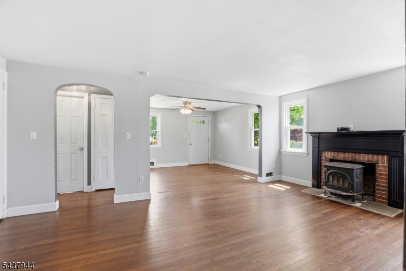 641 Greenbrook Road North Plainfield, NJ 07063 - Photo 6 of 36