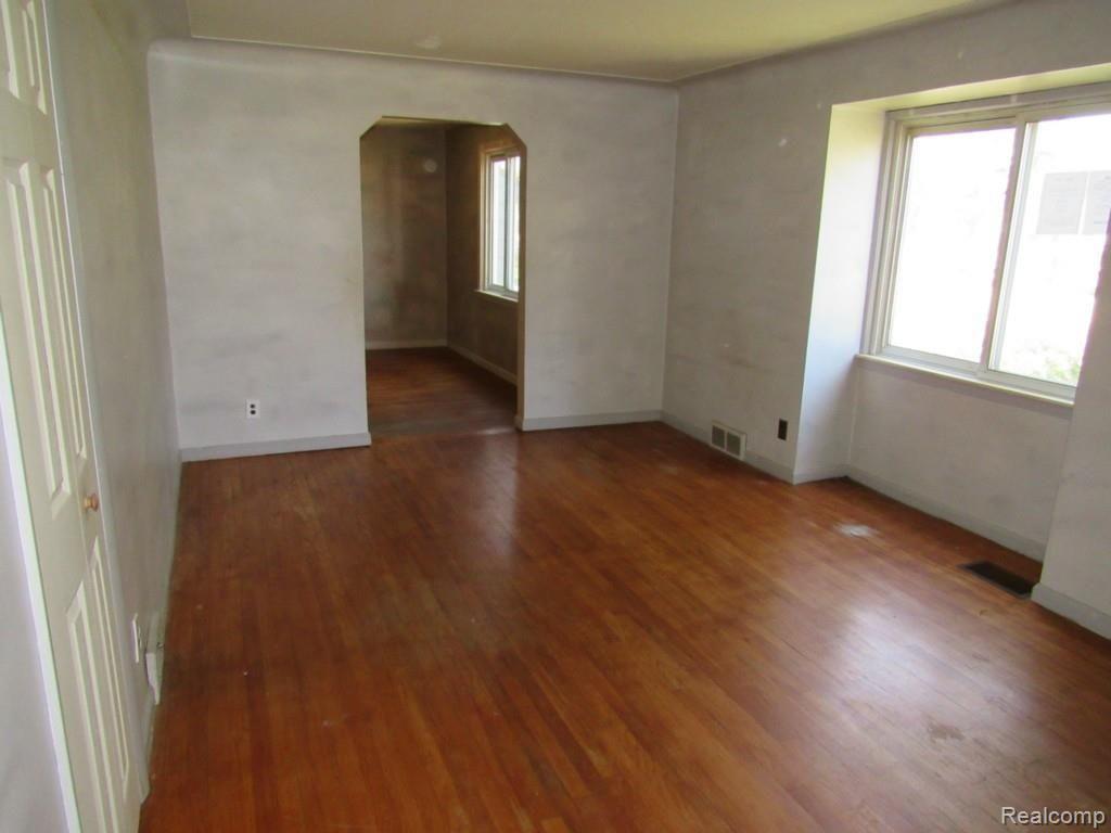 2827 Weaverton Rochester, MI 48307 - Photo 17 of 43 2827 WEAVERTON ROCHESTER HILLS (87).jpg