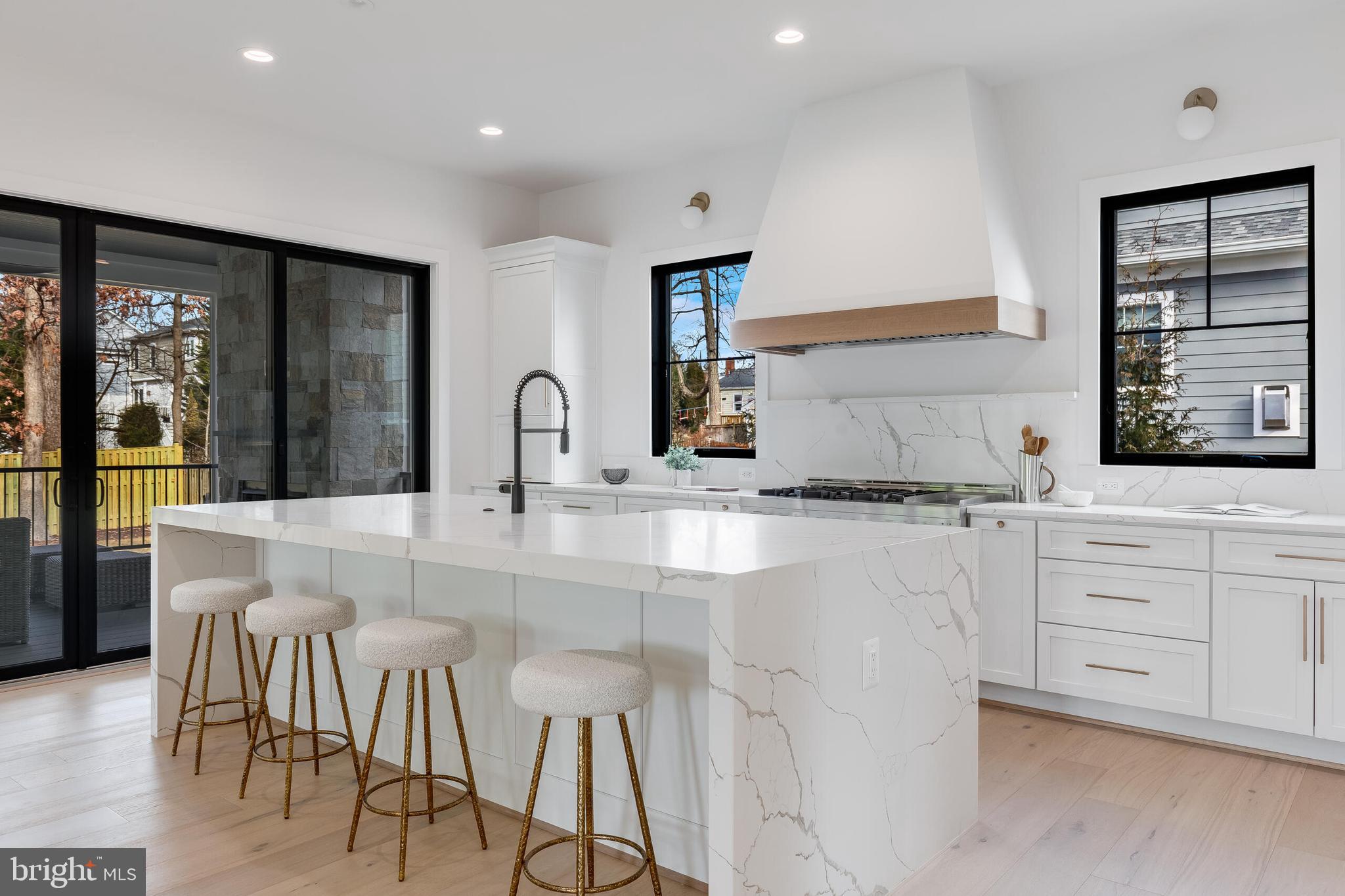 123 Tapawingo Road Southwest Vienna, VA 22180 - Photo 10 of 48