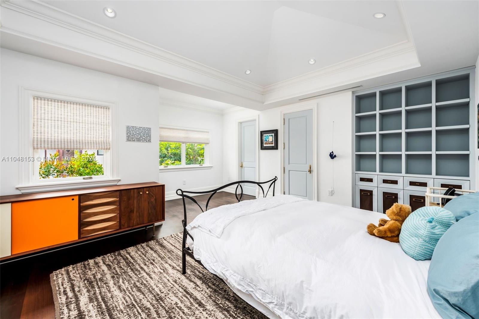 6385 Pine Tree Dr Circle Miami Beach, FL 33140 - Photo 20 of 37 a bedroom with a bed and a window