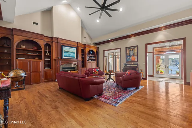 $1,699,500 | 213 West Canebrake Boulevard, Hattiesburg, MS 39402