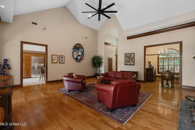 $1,699,500 | 213 West Canebrake Boulevard, Hattiesburg, MS 39402