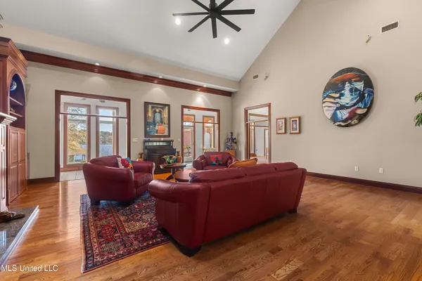 $1,699,500 | 213 West Canebrake Boulevard, Hattiesburg, MS 39402