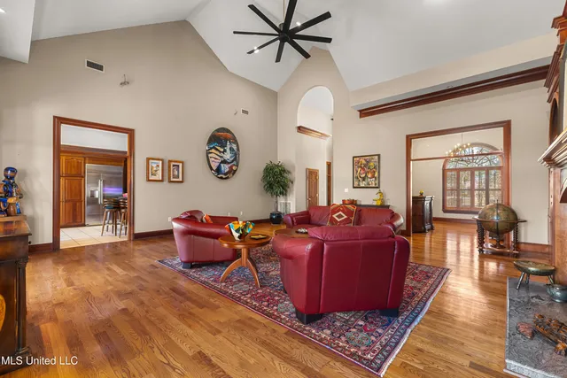 $1,699,500 | 213 West Canebrake Boulevard, Hattiesburg, MS 39402