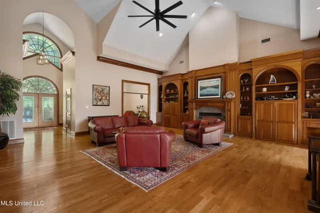 $1,699,500 | 213 West Canebrake Boulevard, Hattiesburg, MS 39402