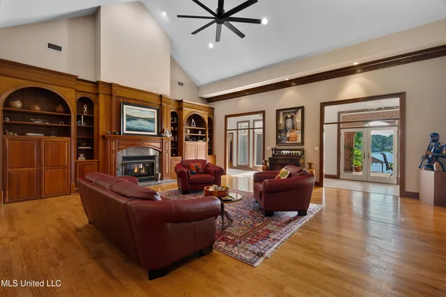 $1,699,500 | 213 West Canebrake Boulevard, Hattiesburg, MS 39402