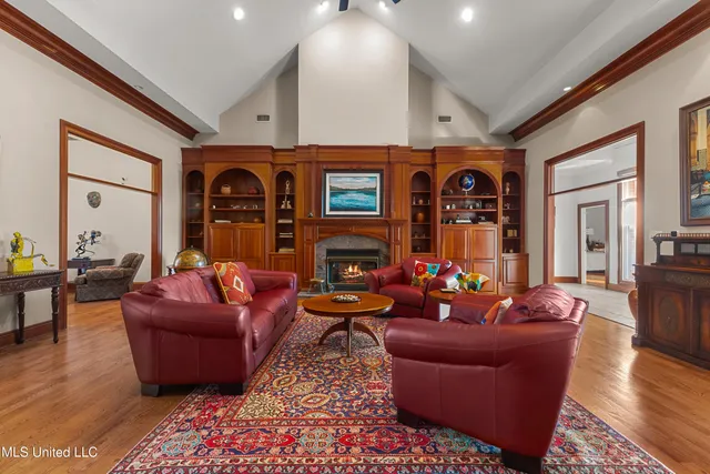 $1,699,500 | 213 West Canebrake Boulevard, Hattiesburg, MS 39402