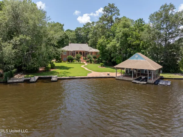 $1,699,500 | 213 West Canebrake Boulevard, Hattiesburg, MS 39402