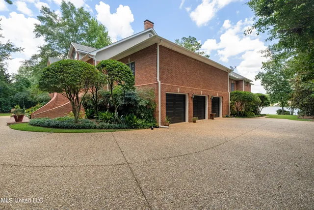 $1,699,500 | 213 West Canebrake Boulevard, Hattiesburg, MS 39402