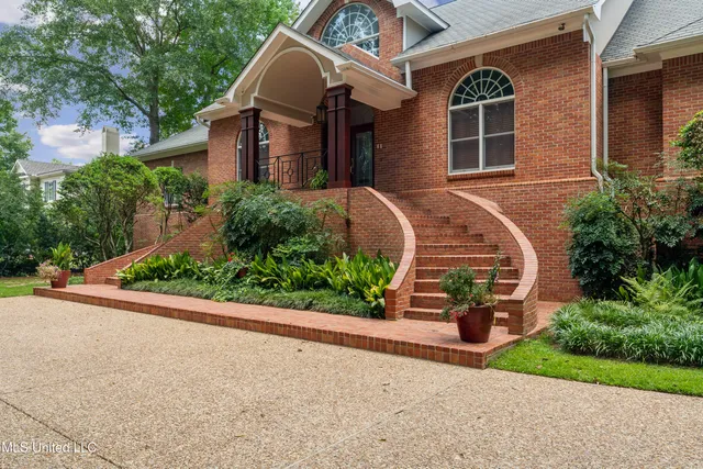 $1,699,500 | 213 West Canebrake Boulevard, Hattiesburg, MS 39402