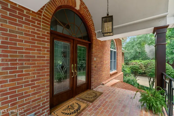 $1,699,500 | 213 West Canebrake Boulevard, Hattiesburg, MS 39402