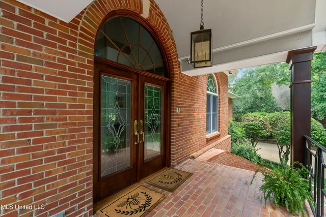 $1,699,500 | 213 West Canebrake Boulevard, Hattiesburg, MS 39402