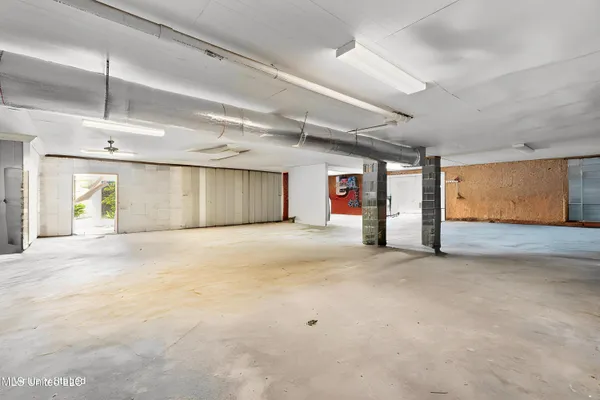 $1,699,500 | 213 West Canebrake Boulevard, Hattiesburg, MS 39402