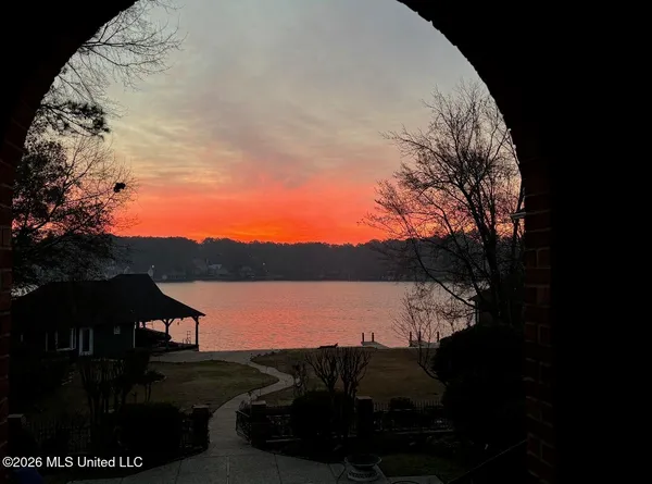 $1,699,500 | 213 West Canebrake Boulevard, Hattiesburg, MS 39402