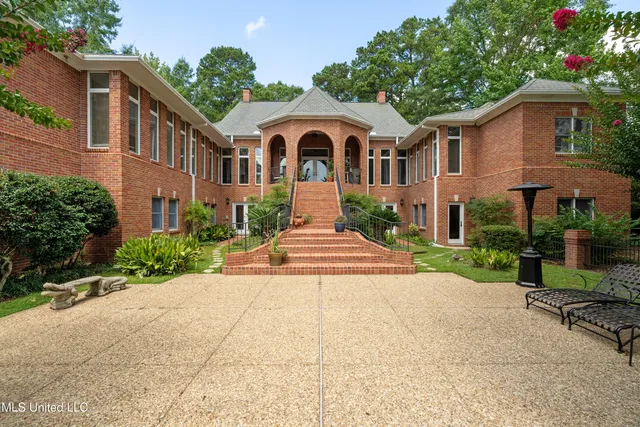 $1,699,500 | 213 West Canebrake Boulevard, Hattiesburg, MS 39402