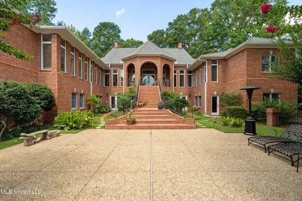 $1,699,500 | 213 West Canebrake Boulevard, Hattiesburg, MS 39402