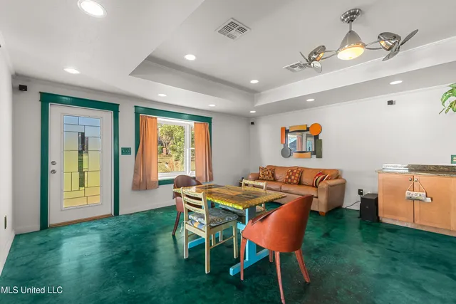 $1,699,500 | 213 West Canebrake Boulevard, Hattiesburg, MS 39402