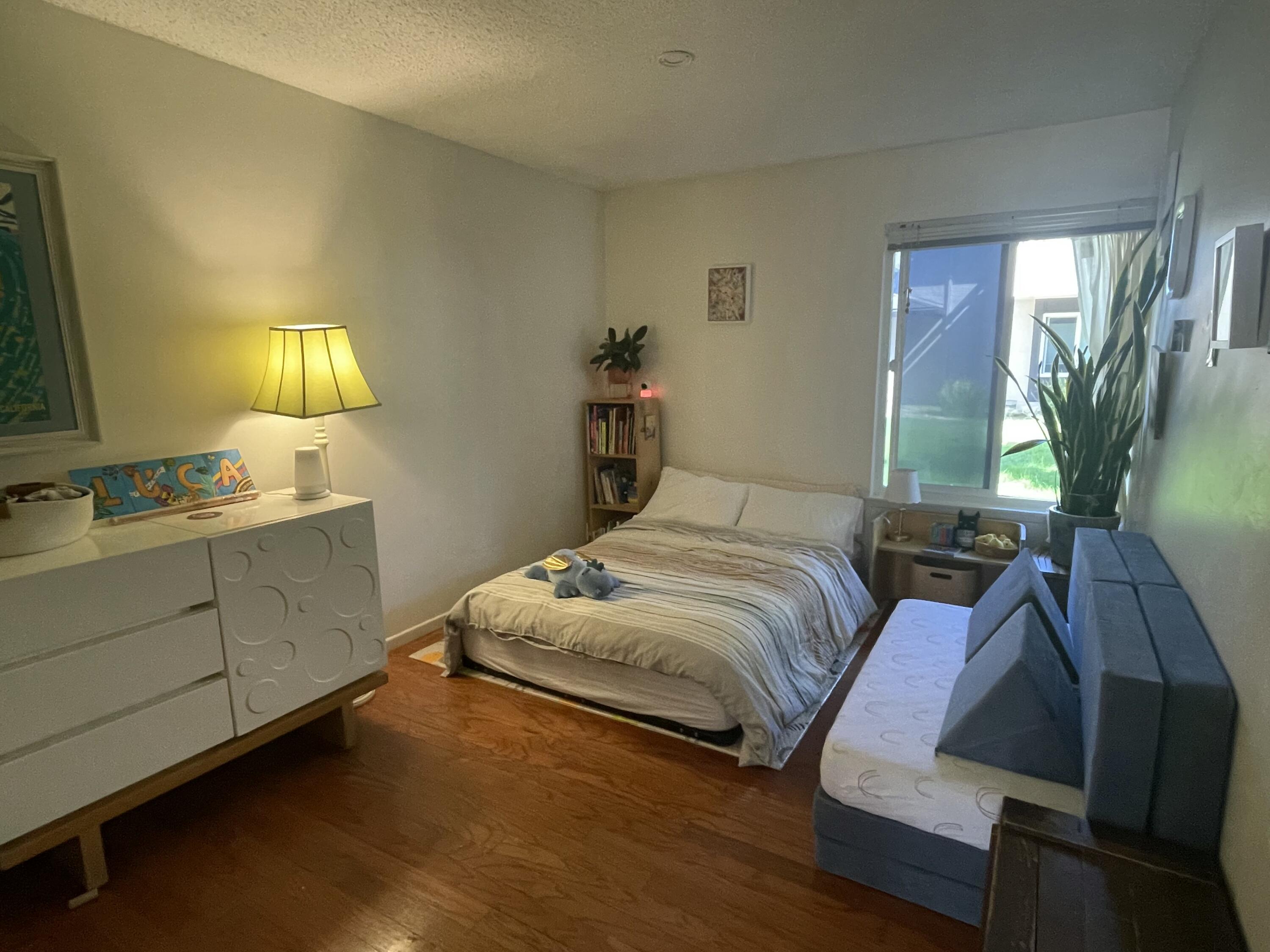 484 Linfield Place, Unit C Santa Barbara, CA 93117 - Photo 5 of 5 a bedroom with a bed and a lamp