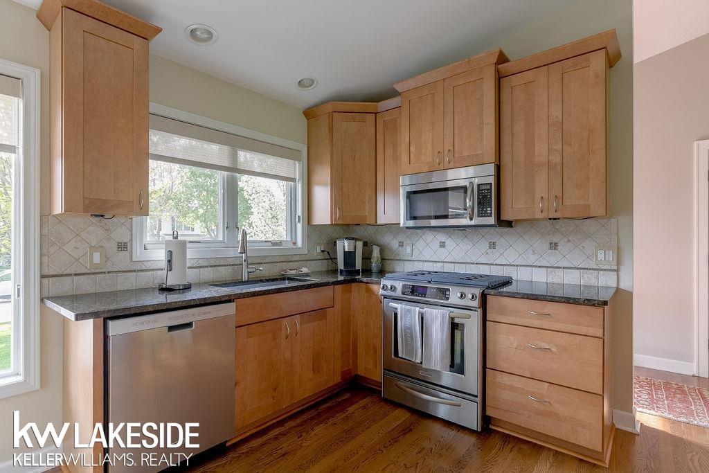 2028 Highsplint Drive Rochester Hills, MI 48307 - Photo 4 of 53