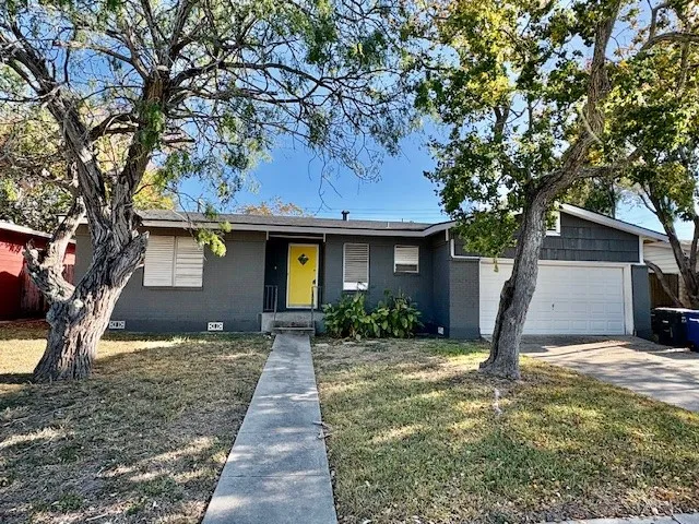 $1,695 | 1045 Dolphin Place, Corpus Christi, TX 78411