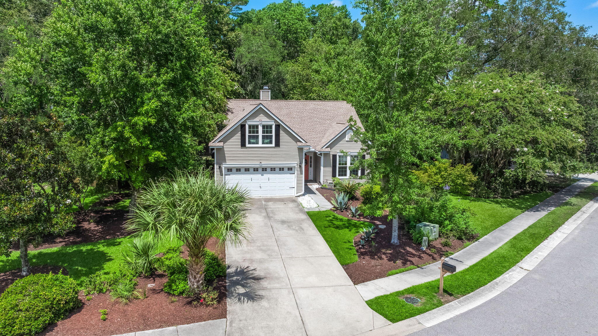 124 Oakbluff Road Summerville, SC 29485 - Photo 1 of 49 3