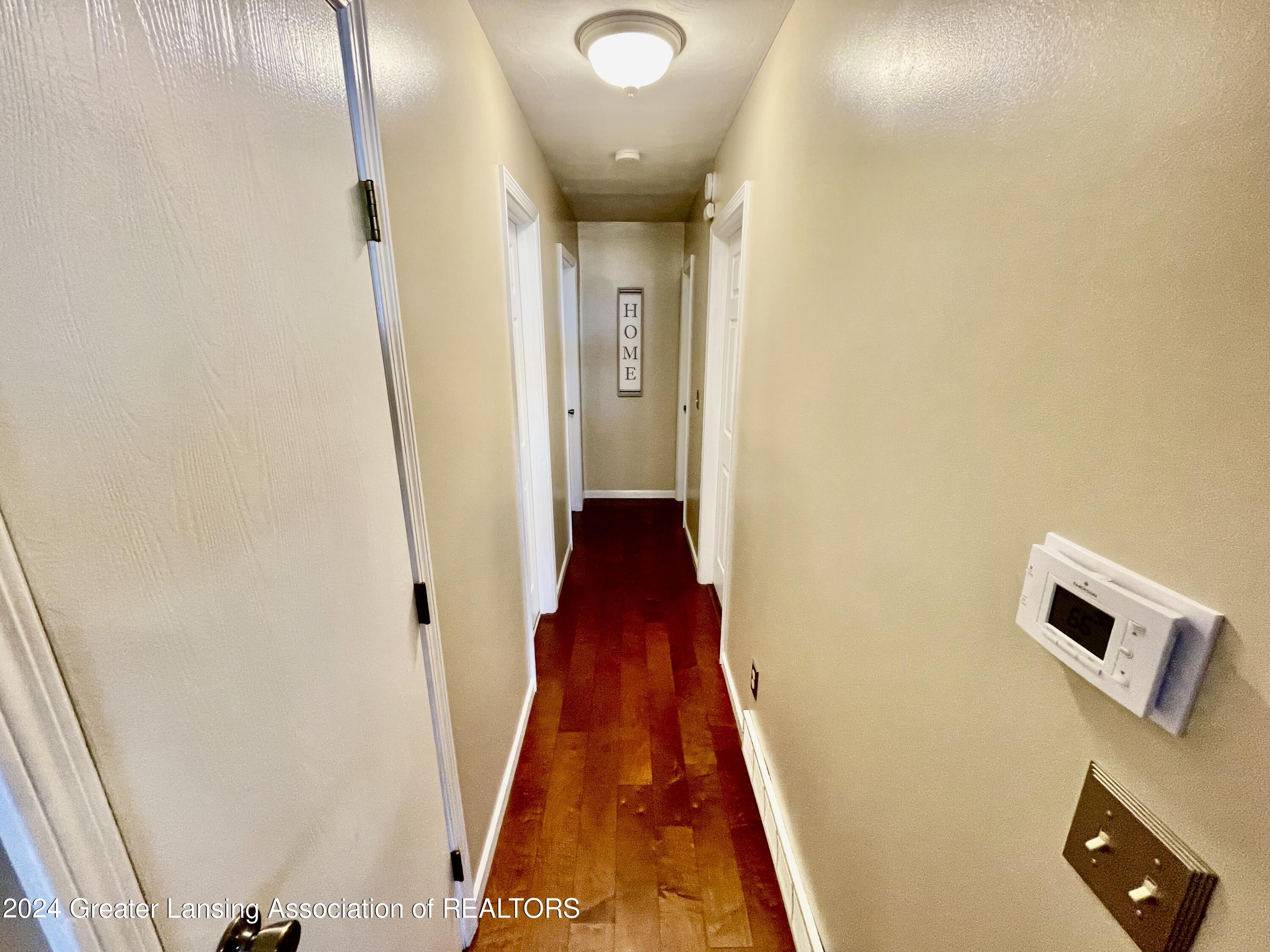 230 Raritan Road Lansing, MI 48911 - Photo 9 of 28 Hallway